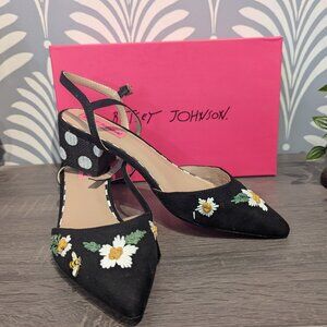 Betsey Johnson Daisy Embroidered Bee Black Vegan Suede Polka Dot Heels